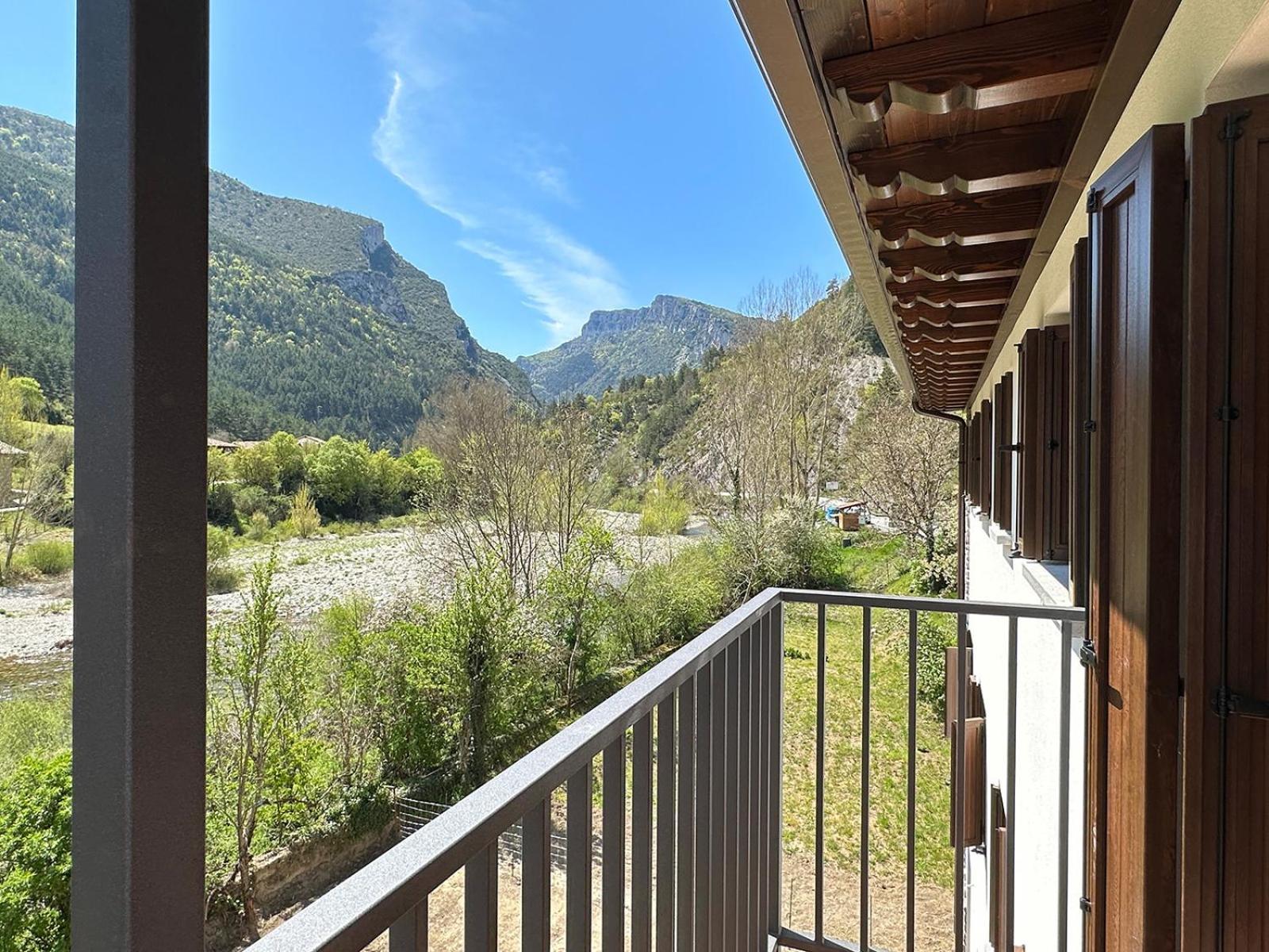 Apartamentos Rurales Ainariak Burgui Luaran gambar